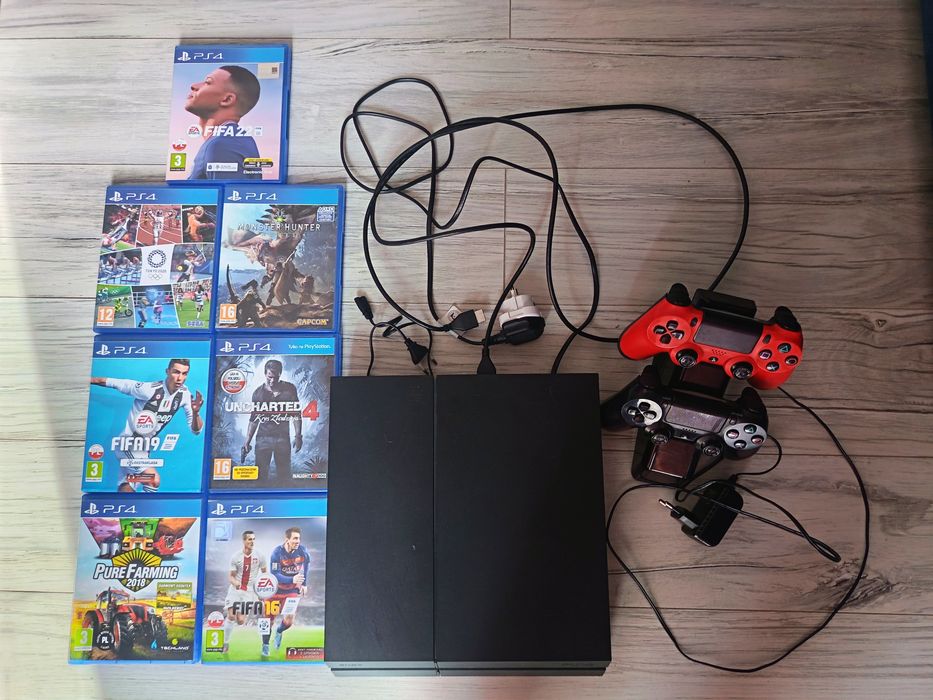 Ps4 z  dwoma padami i grami