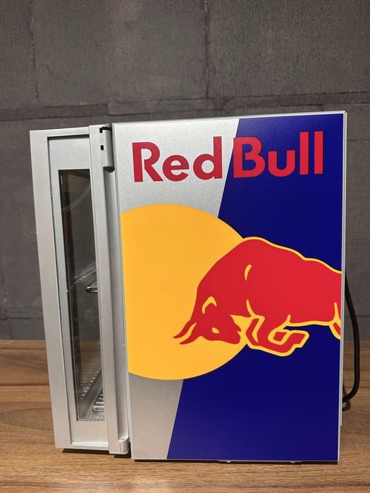 Lodówka Red Bul znana wszystkim, w stanie bardzo dobrym
