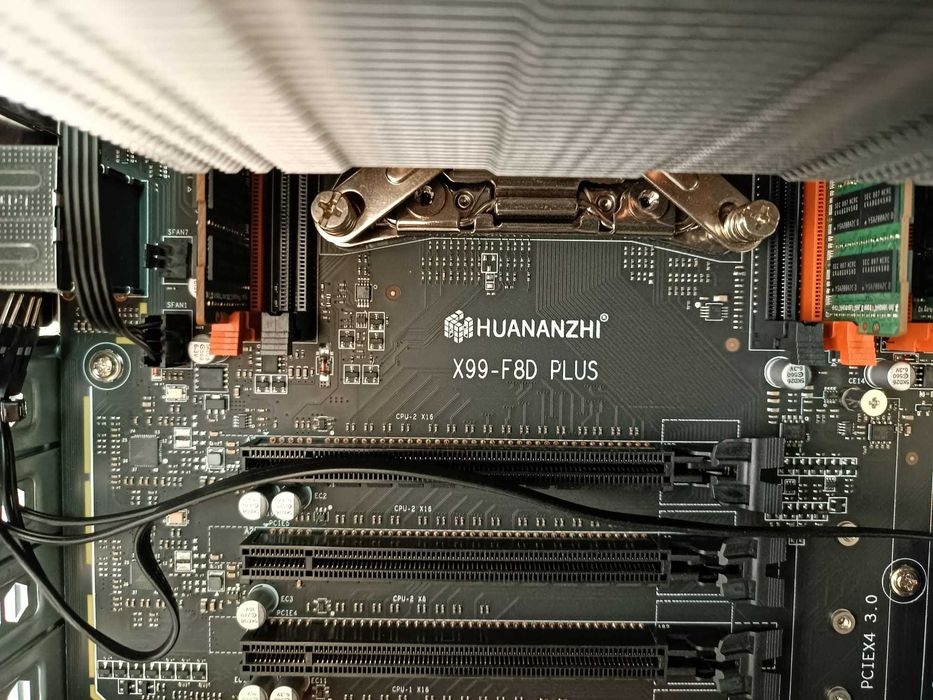 Servidor HUANANZHI F8D PLUS + 2 Xeon E5 2696 V3 + 128GB Samsung RECC