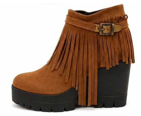 Botas Castanhas com Franjas – Salto Cunha – Usadas