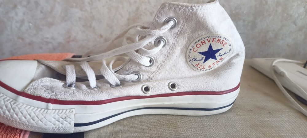 Обувь женская конверсы