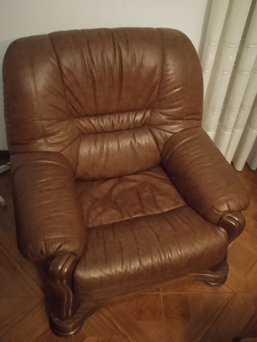 Sofás em Pele semi novos