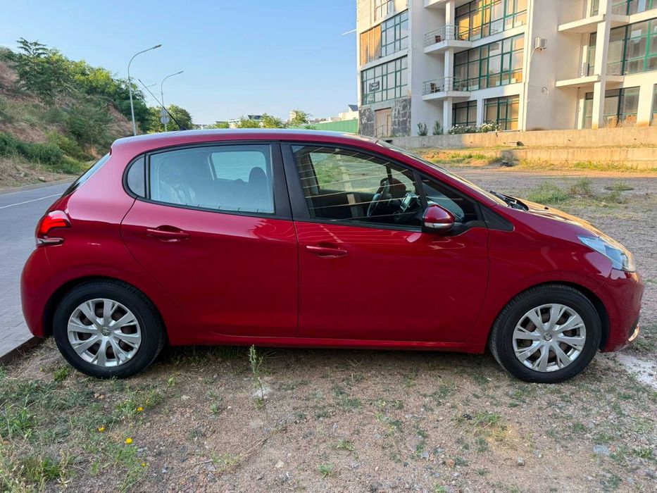 Peugeot 208 2017 1.2 бензин/автомат