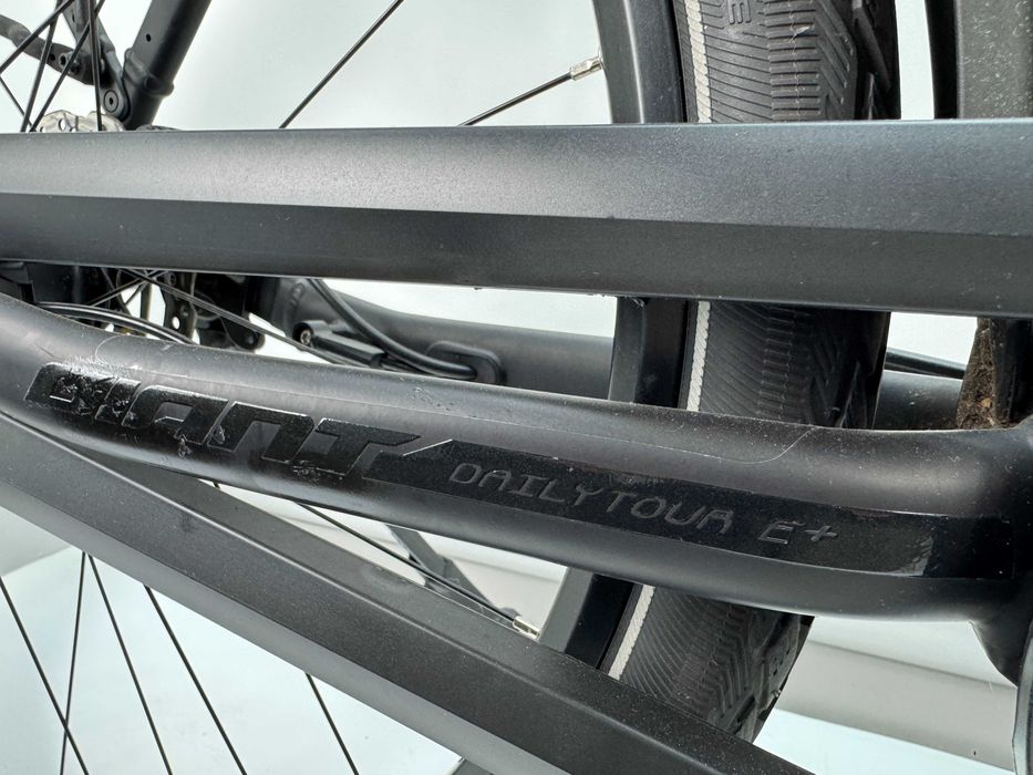 Rower elektryczny GIANT Dailytour E+ C7 rozmiar 53 cm bateria 500Wh
