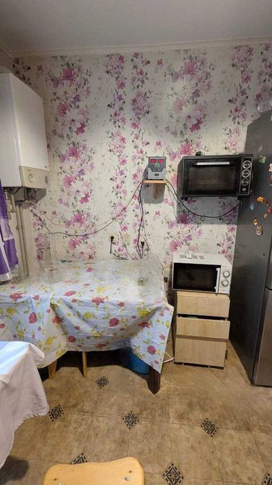 Продається 4-ох кімнатна квартира по вулиці Хоткевича