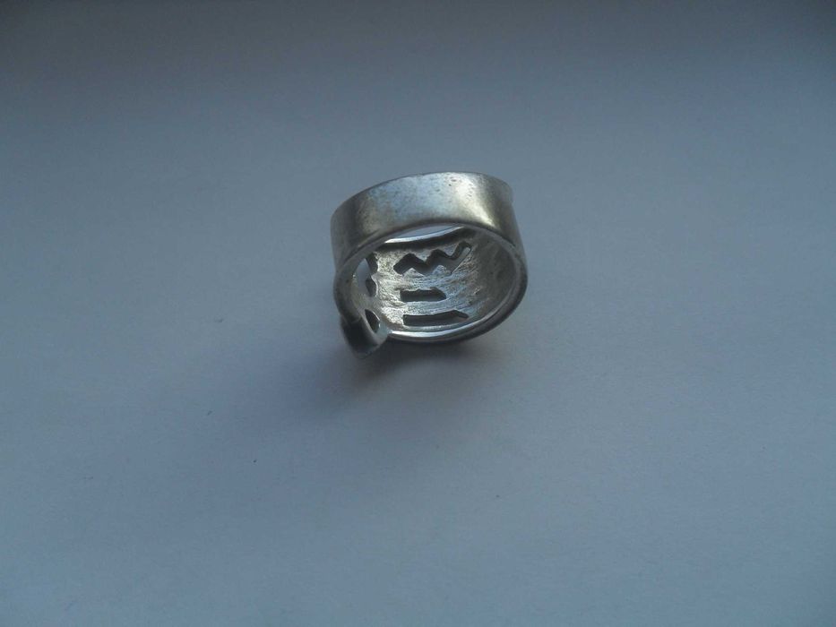 Srebrny duży pierścionek - abstrakcja z kryształem - cena ost