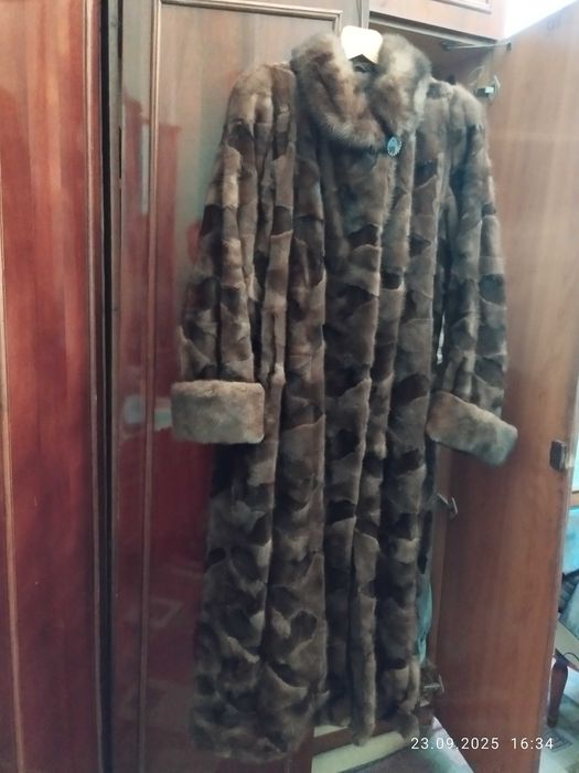 Шуба дліна з кусочків Норки,розмір 54-56 у гарному стані!