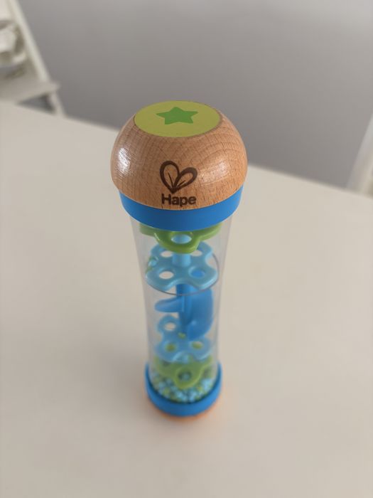 Brinquedo sonoro sensorial (som de chuva) Hape