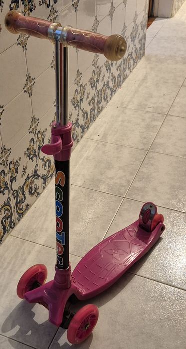 Trotinete cor de rosa