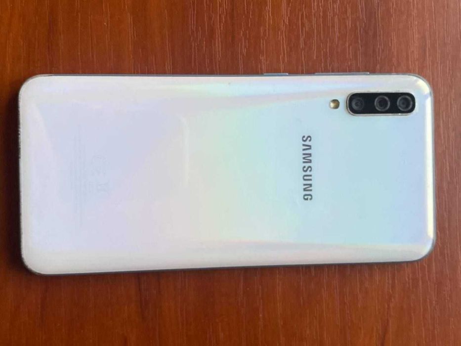 Смартфон Samsung A50