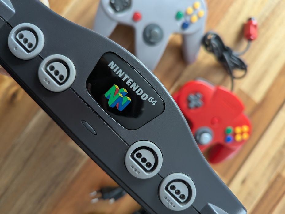 Konsola Nintendo 64 + pady