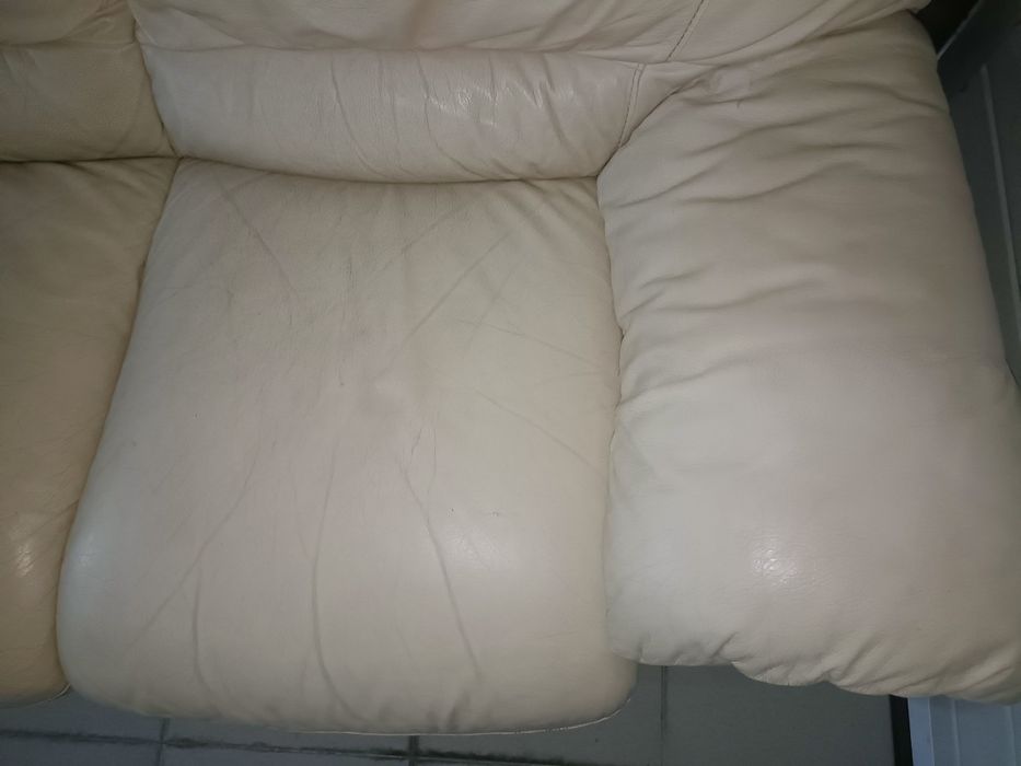 Sofá bege 3 lugares