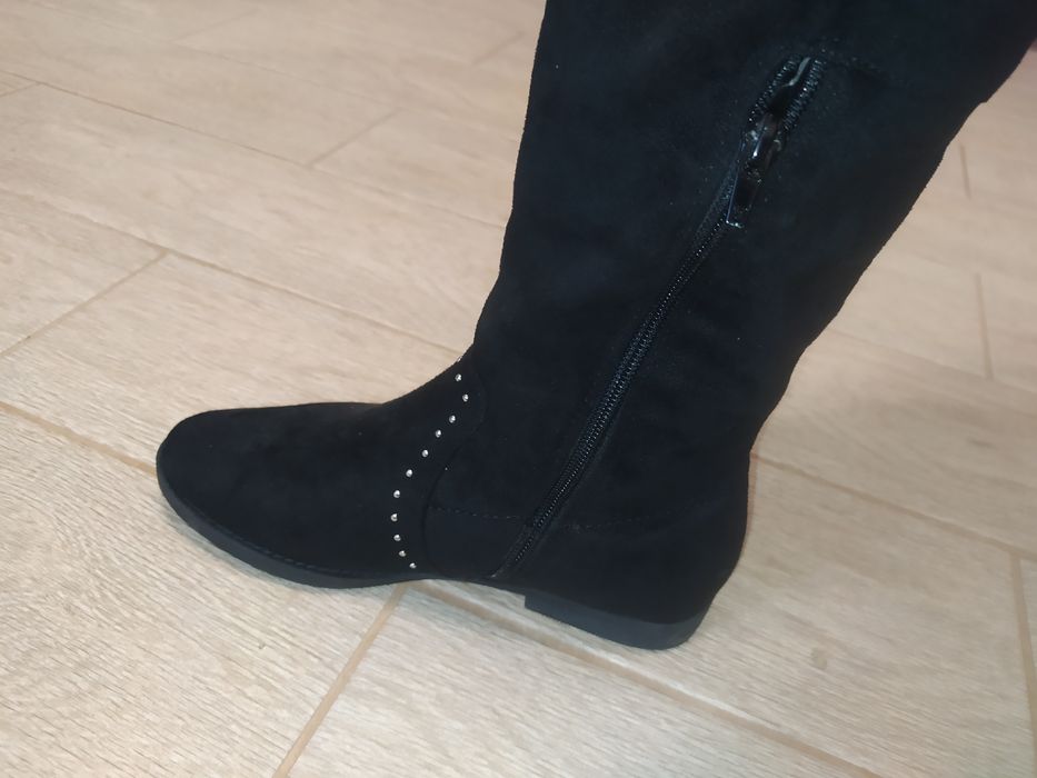 Продам осінні чоботи