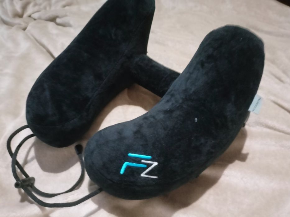 Dmuchana poduszka podróżna Flowzoom H-Shape + Kaptur | Do samolotu | Jak nowa!