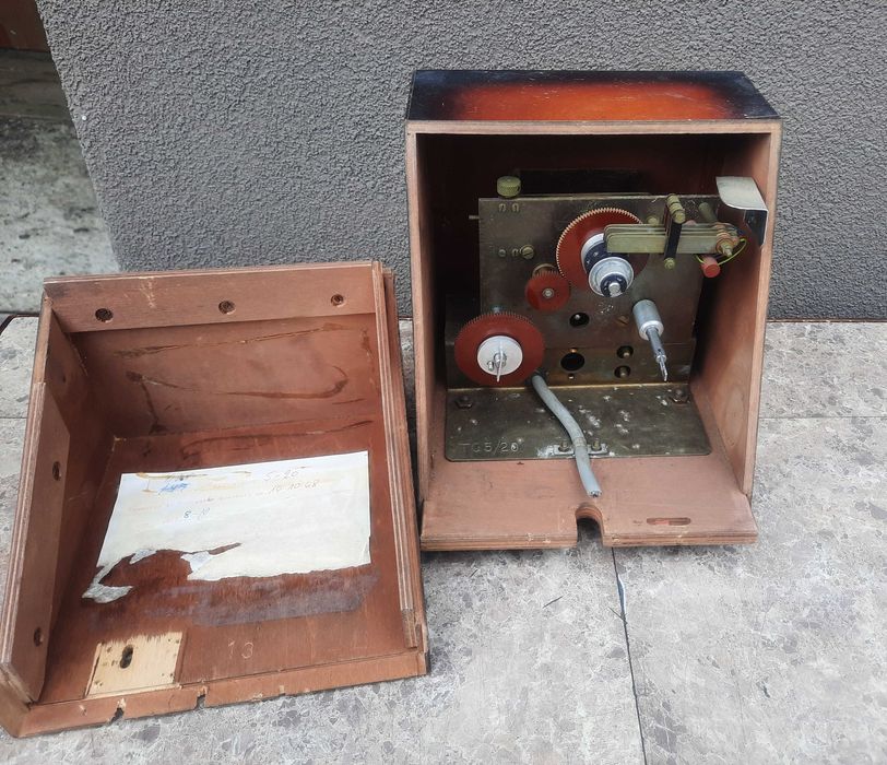 83 Stary zegar Infratam Tammeter pomiar oglądalności TV lata 60te