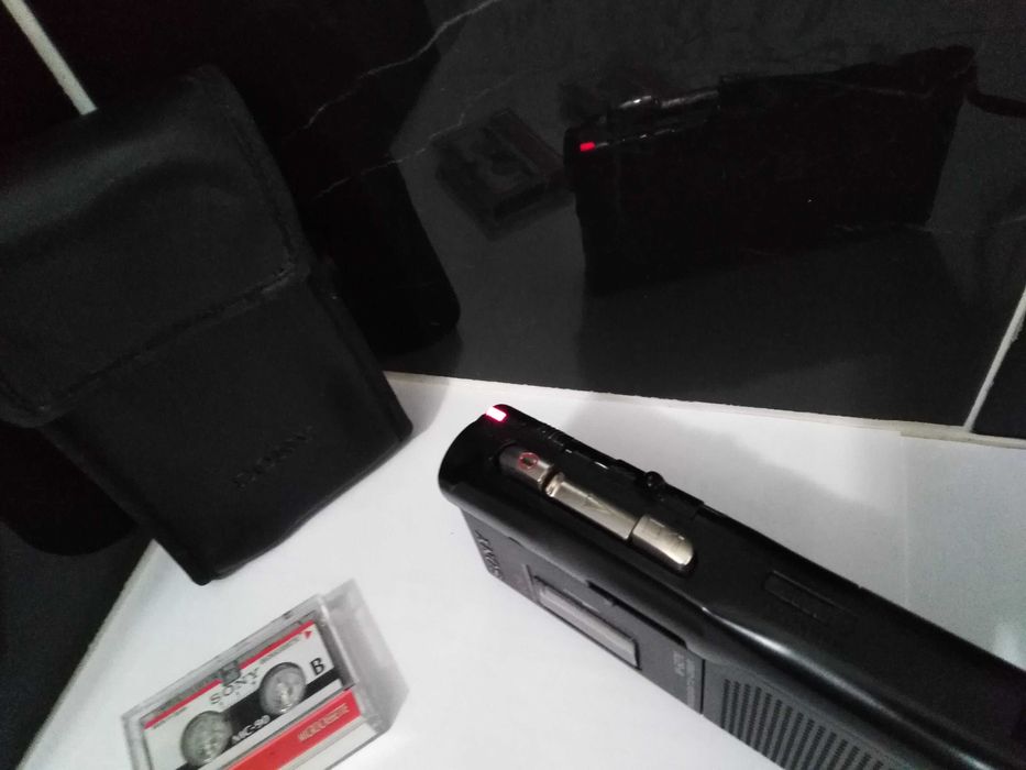 Gravador Sony M-627V com bolsa Sony e 2 cassetes Sony.