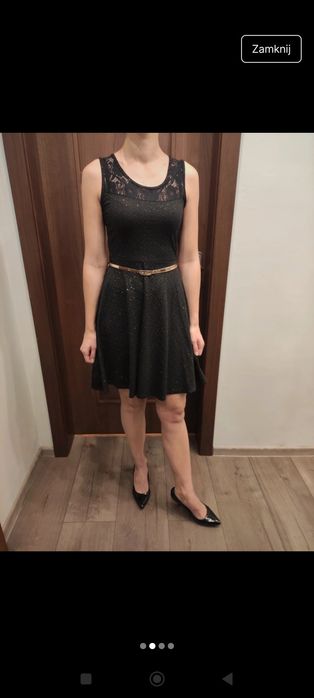 Czarna sukienka z paskiem