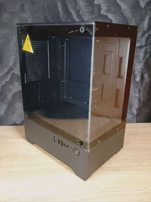 Комп'ютерний корпус MSi