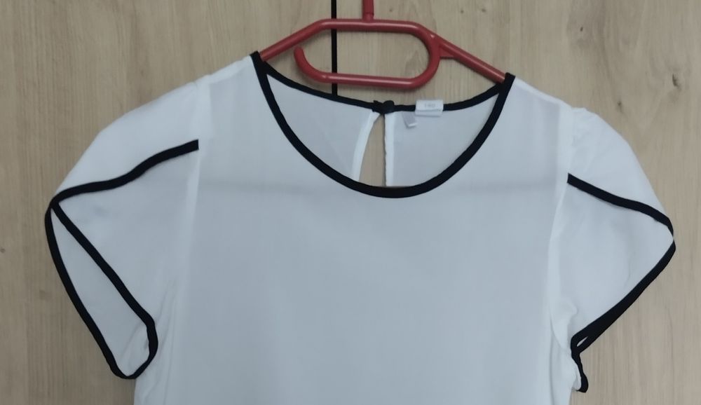 Elegancka biała bluzka