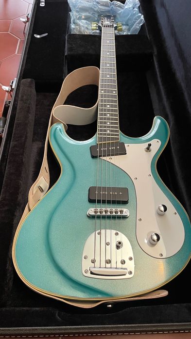 Guitarra Eastwood Sidejack Baritone DLX + case