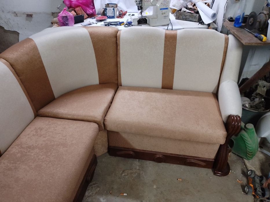 Перетяжка дивана (реставрація мягкої частини)