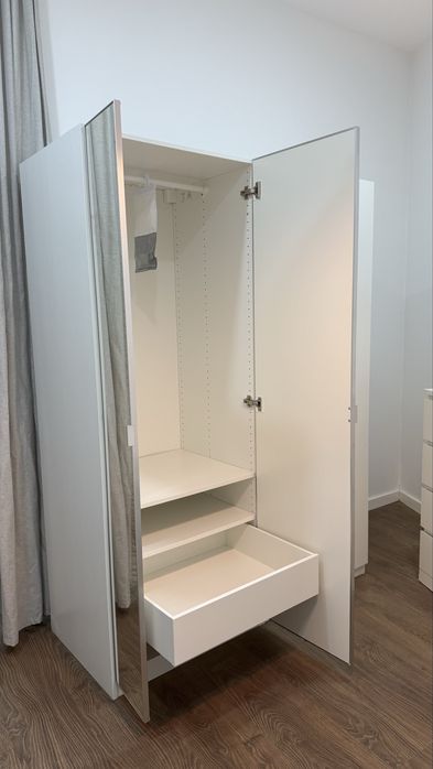 Roupeiro PAX com espelho - Como novo