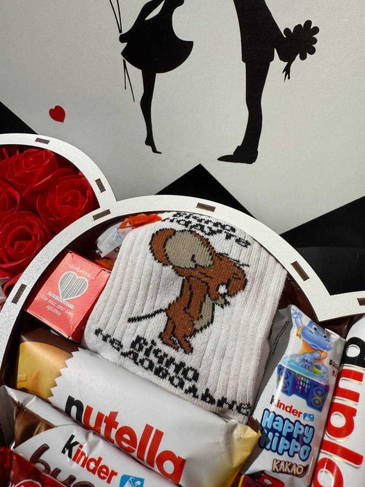 Подарунок для неї на День закоханих, 8 Березня, на її день народження.