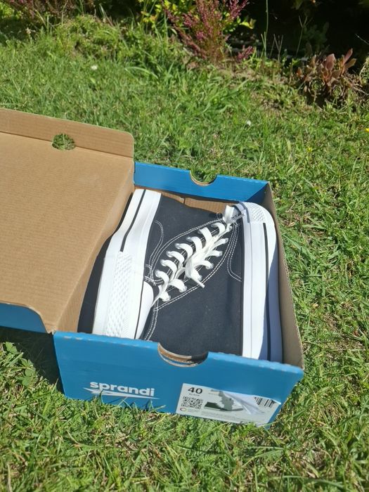Nowiutkie buty trampki firmy Sprandi