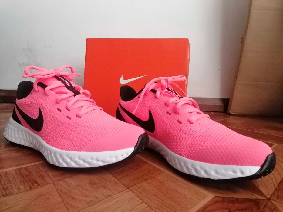 Sapatilha /ténis Nike revolution 5