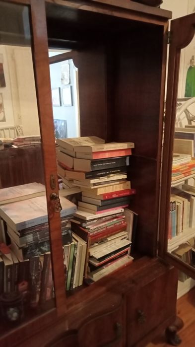 Móvel vitrine com espelho