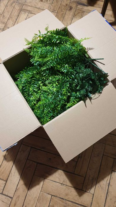 Sztuczny bluszcz, sztuczna paproć - dekoracje na ślub i wesele