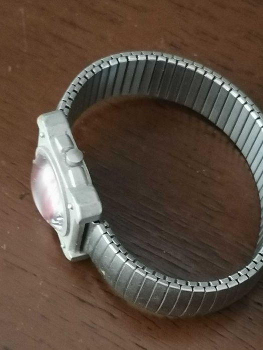 Ciekawy damski zegarek z bransoletką Limit