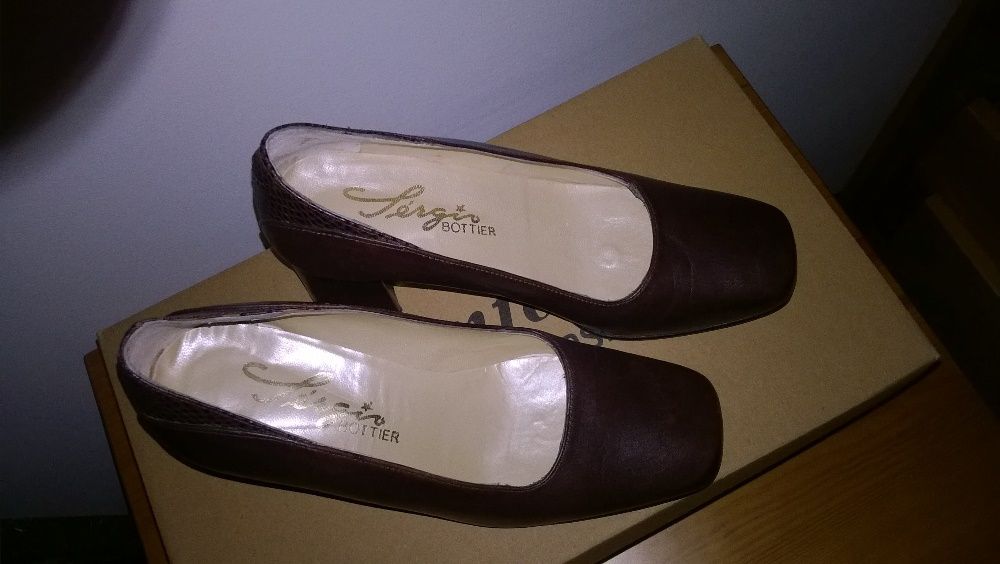 Sapatos de Senhora em pele com salto nº 35