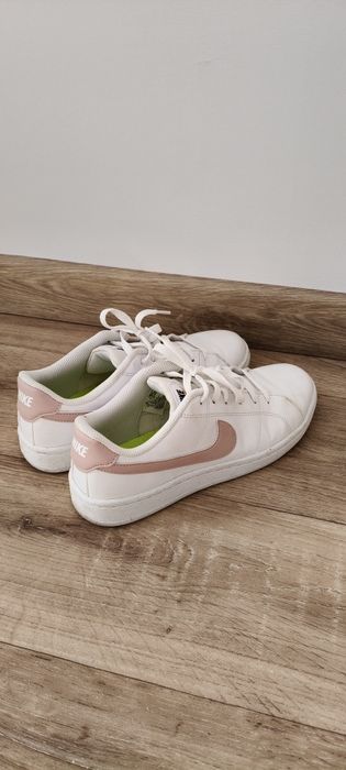 Białe buty Nike damskie 39