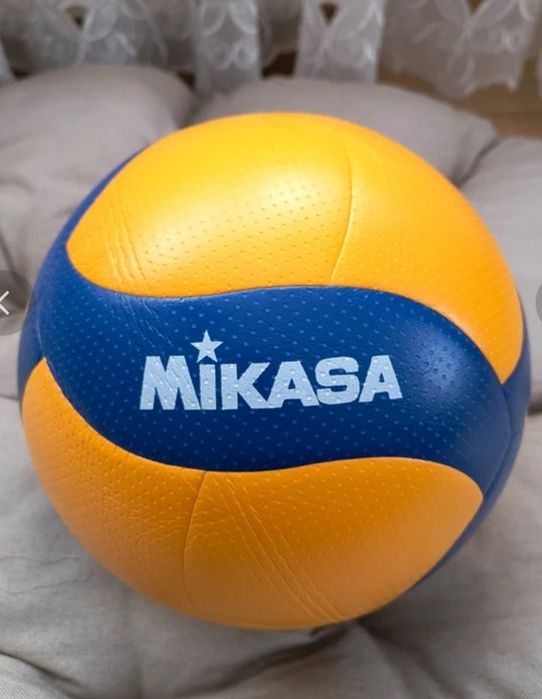 Nowa piłka do siatkówki halowej Molten V5M5000 + pompka