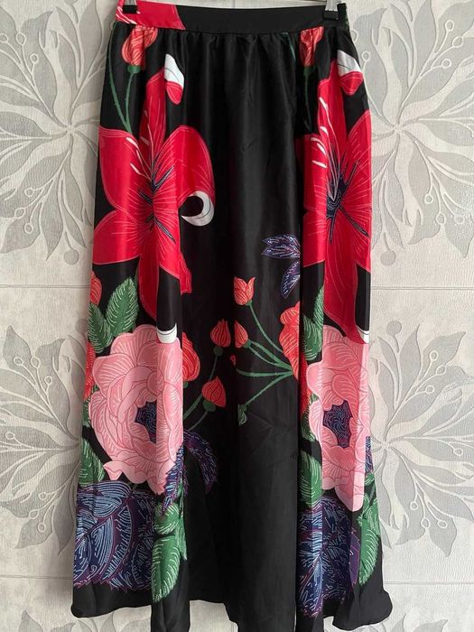Жіноча максі-спідниця з квітковим принтом