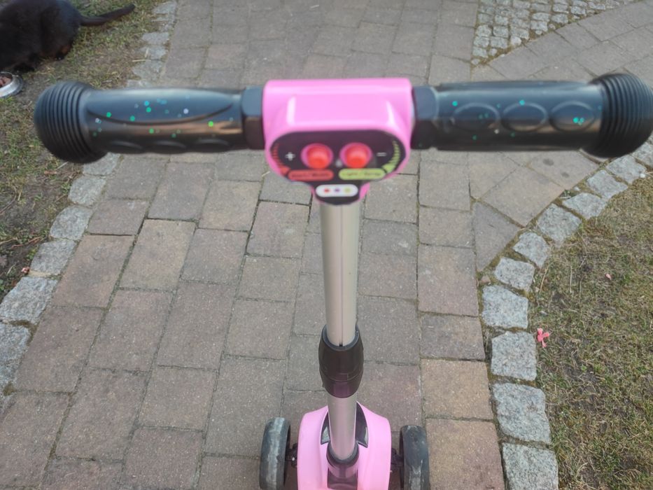 Hulajnoga scooter grajaca para wodna świecąca