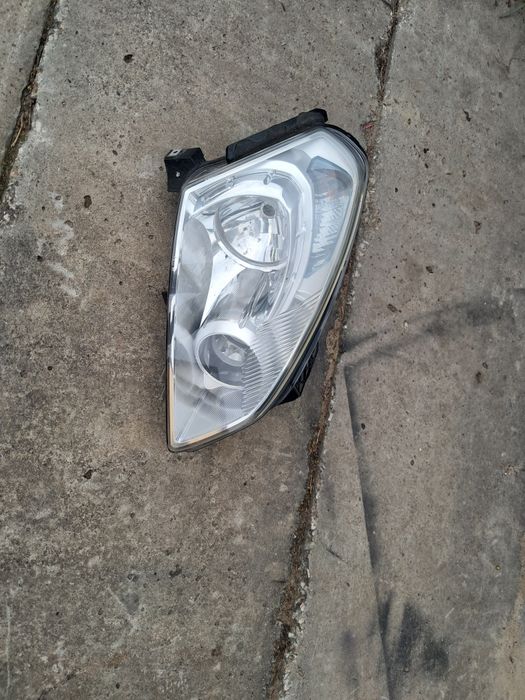 Przednia lampa nissan qashqai j10