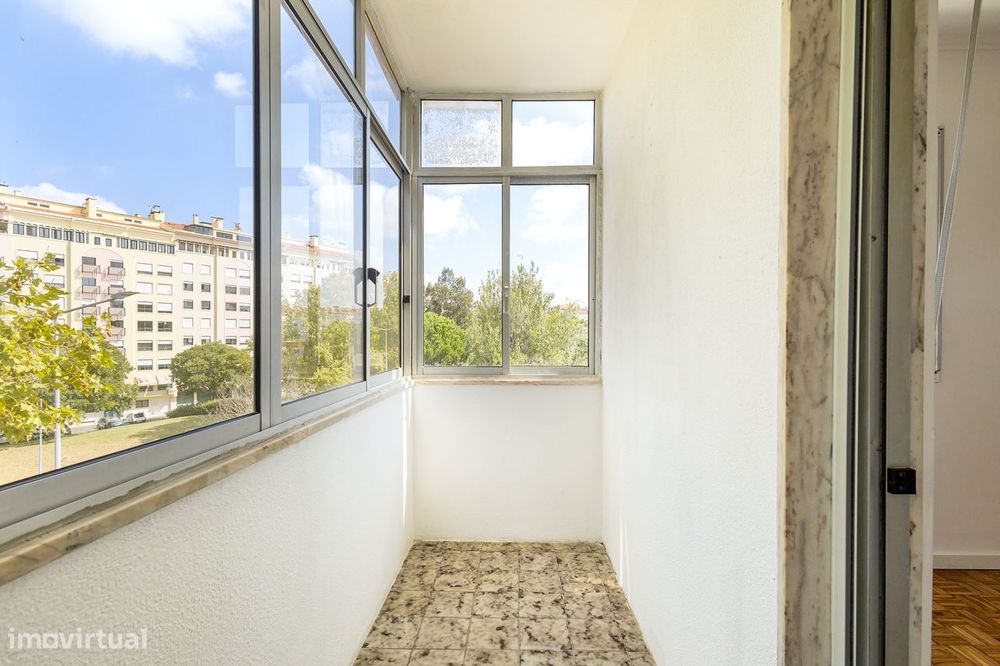 Apartamento T2 para Arrendamento | Largo Padre Américo, Massamá