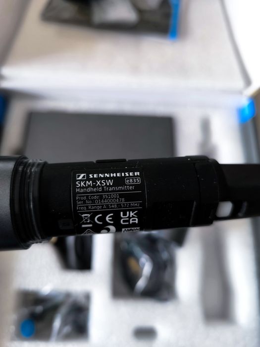 Sennheiser XSW 1-835 A-Band Vocal Set (micro sem fios) 
I