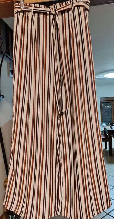 Calças fluidas, de pernas largas,muito elegantes