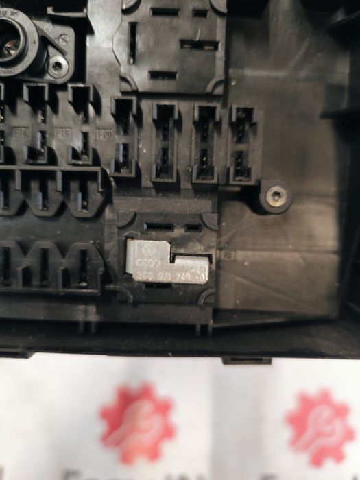 Caixa dos Fusíveis / BSI / UCH / SAM - 1K0937125