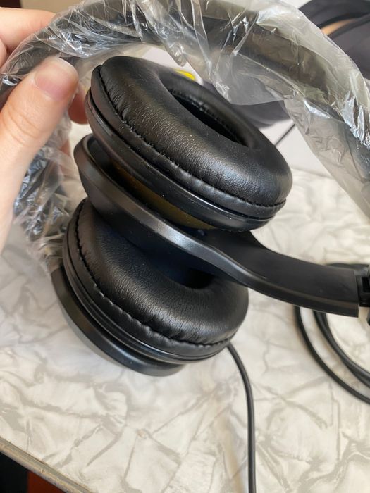 Навушники накладні з мікрофоном