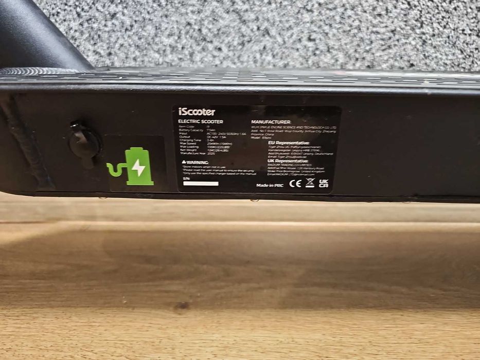 Hulajnoga elektryczna ISCOOTER I9, Ładowarka