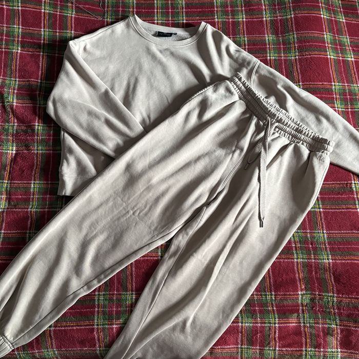 Костюм жіночий беж