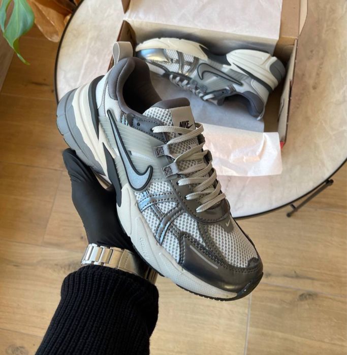Кросівки Жіночі Чоловічі Nike V2K Run Pure Platinum Wolf Grey  36-45