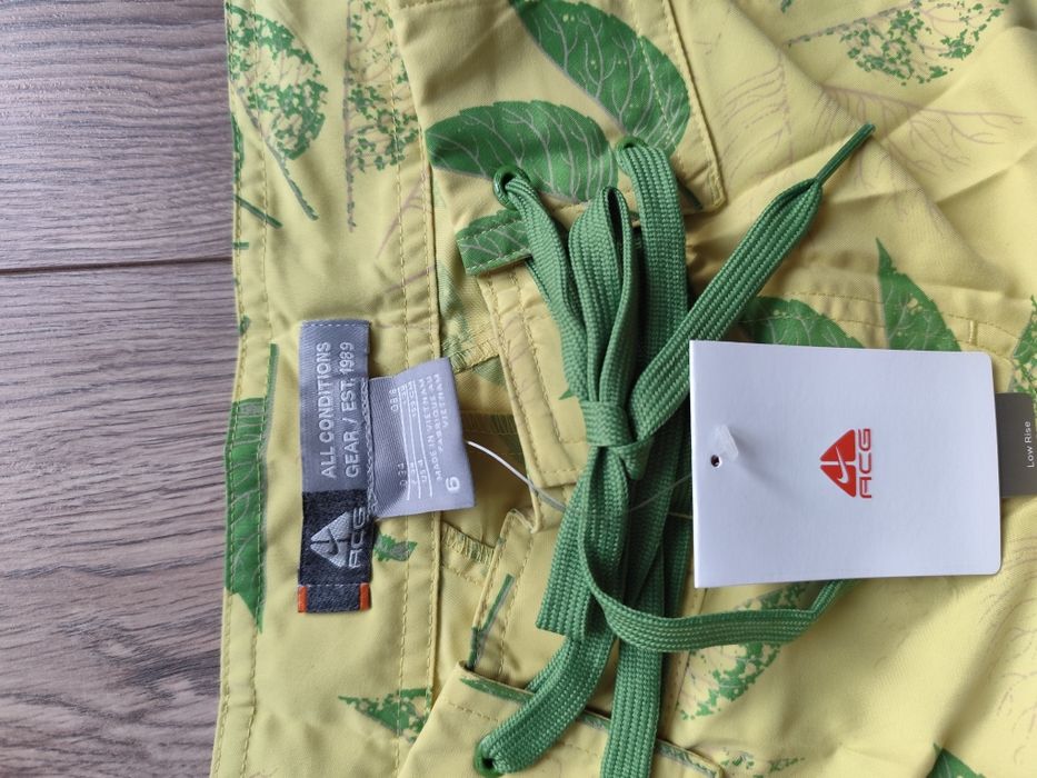 Damskie żółte i zielone spodenki Nike ACG