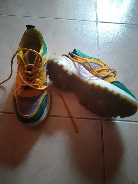 Sapatilhas de mulher como novas