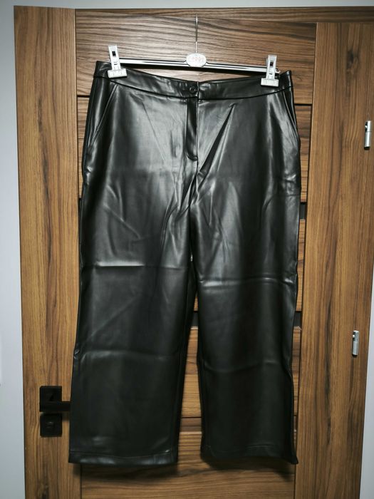 Spodnie damskie z eko skóry czarne r.44
