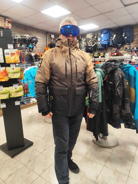 Одяг для лиж та сноубордів. В місті Дніпро.